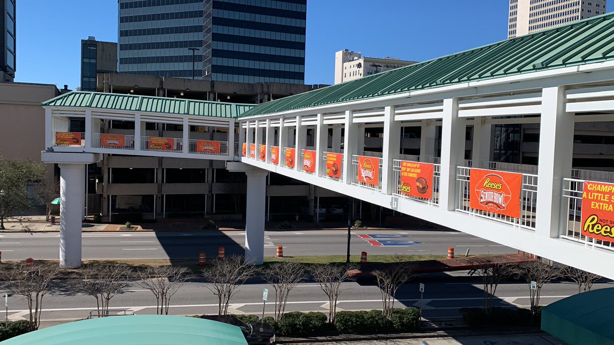 Signpromobile's tweet photo. Painting the town orange @seniorbowl @reeses #thedraftstartsinmobile https://t.co/5oU6oa28sh