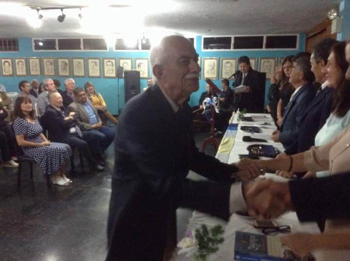federicobv20's tweet photo. Tambien no puedo dejar de mencionar mi eterna admiración y aprecio a nuestros Profesores Universitarios, mención especial a mi Decano, Director de Orefi y a mis queridos Profes de la Escuela de Ingeniería Civil empezando por su Director. Gracias Profes vamos es hacia adelante !!! https://t.co/vOLei8TX1t