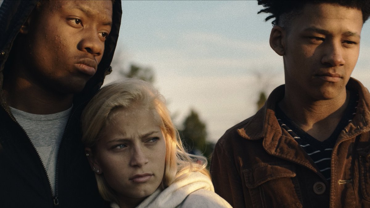 NetflixTudum's tweet image. AUDIBLE is a coming-of-age tale of a Deaf high school football player coping with family and relationships after the death of his friend — all while anticipating his final homecoming game. The documentary short is now on Netflix.