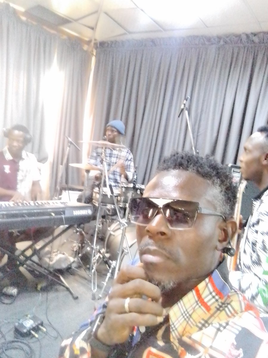 SampraiseOracle's tweet image. Rehearsal Mood with the band this afternoon 🌞. Preparing for tomorrow... It's gonna be awesome 💯 #Sosongo #ThankYou ft @nathanielblow #StreamsOfJoyUyo lit 🔥🔥💯