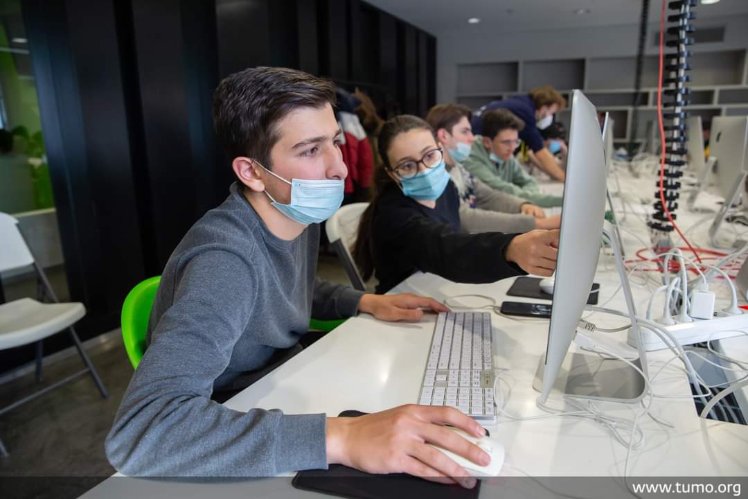 tumocenter's tweet photo. In the second learning lab led by Calfa founders Chahan Vidal and Baptiste Queuches, AI &amp; ancient Armenian manuscripts have once again crossed paths 📖💻 

 Students are using deep learning techniques to detect and digitize visual objects in old newspapers &amp; manuscripts 👌 https://t.co/eveZTXO8p7