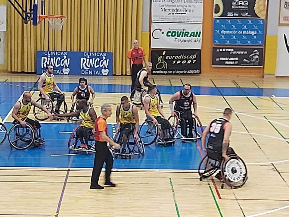 BilbaoBSR's tweet photo. Importantísima victoria del @BilbaoBSR en Málaga ante el @AMIVELBSR (52-65) que permite a los bilbaínos entrar en los puestos de honor de la Liga #familiarenindarra https://t.co/3NRN3tKaYE