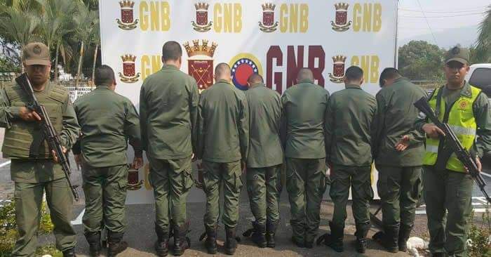 JoseColinaP's tweet photo. En menos de 24 horas, una alcaldesa, dos diputados de la asamblea nacional y seis funcionarios del ejército detenidos con drogas, entre ellos un mayor, algo no me cuadra! https://t.co/VHNO7CXY1t