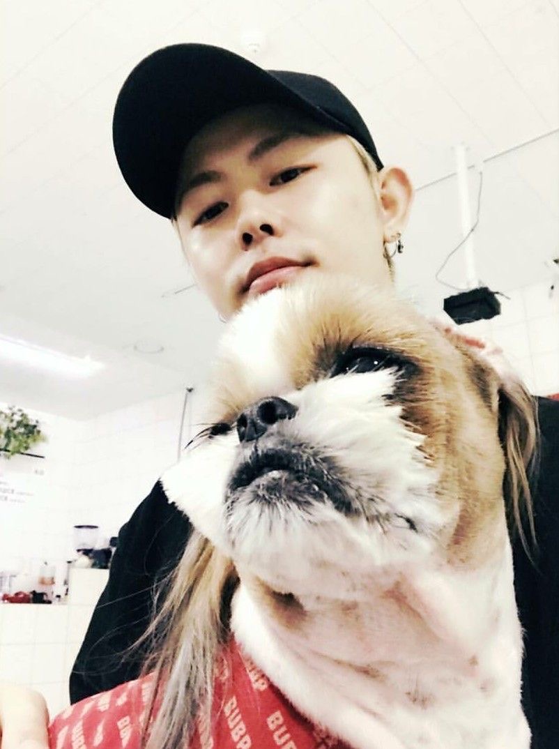 DailyUkwon's tweet photo. #유권 #UKWON #블락비 #BLOCKB 🐾★ https://t.co/R1UbUhfQZN