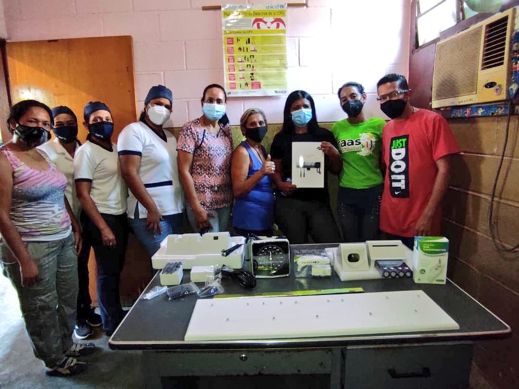 johanitakenpo's tweet photo. #29Ene Gracias a nuestra Gob.@Soykarinacarpio recibimos para el Núcleo de Atención Primaria Guanarito I de Leonardo Ruiz Pineda, la dotación de un equipo de ORL de pared. Dotación enmarcada en el plan de equipamiento a los Centros de Salud de #Mariño #PuebloEnDefensaDeLaPaz https://t.co/yMXn2Cg00G