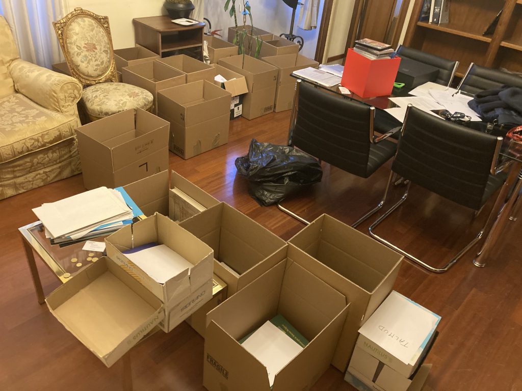 PasqPugliese's tweet photo. Potevamo avere al #Quirinale un #pregiudiucato, un #trasformista, un #tecnocrate, il capo dei #servizisegreti, dunque è andata bene. Ma aver dovuto pregare l'anziano #Mattarella che si preparava a godere la meritata pensione è una sconfitta della #politica. Molto rumore per nulla https://t.co/rrm6yaQXVG