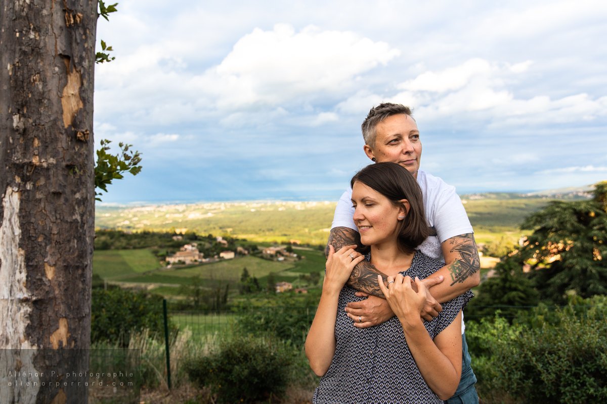Un soir d'été, le grand air, l'horizon lointain et ces deux-là qui s'aiment ❤️ L'amour is in the air !⁠
⁠
Vous souhaitez vivre l'expérience unique d'une séance photo à deux ? Contactez-moi et nous discuterons de votre projet, de vos envies et de ce qui vous anime !...⁠