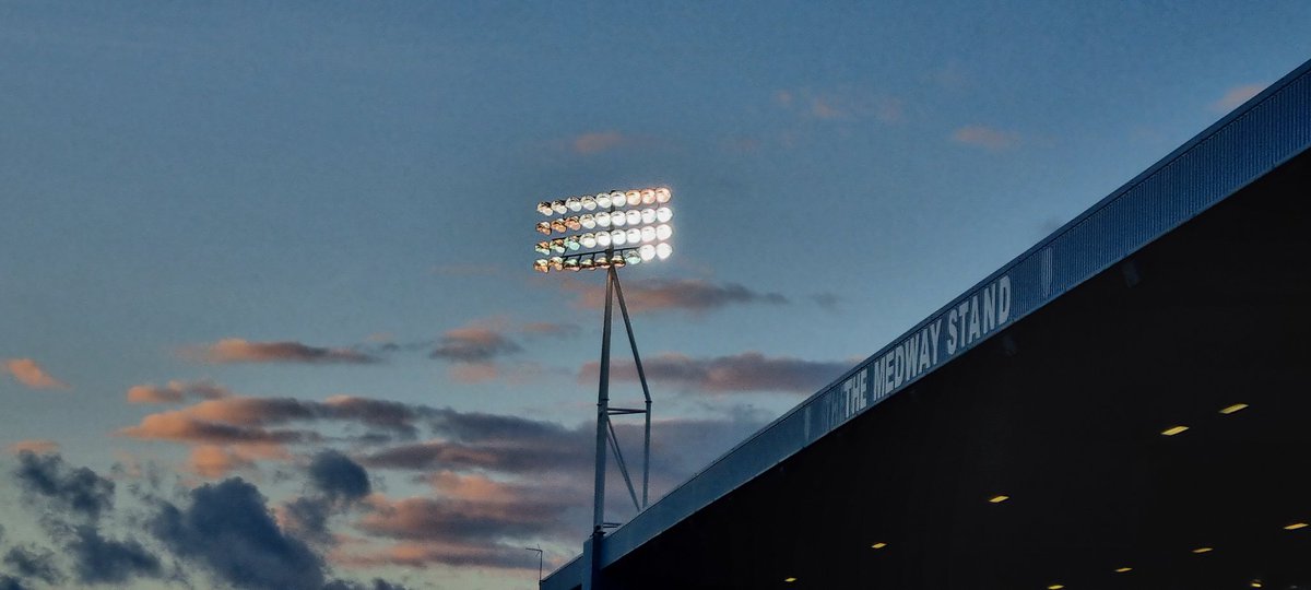 MrAndyPowell's tweet image. ✅ 53/92
🥅 Gillingham 2 Oxford 7 (Seven)
🏟 Priestfield Stadium
Special mention to the Gills tannoy player for the goal music when they pulled it back to 2-6 😂. #GroundhopDay #Groundhopping #DoingThe92