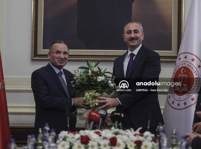 Adalet Bakanlığı atanan Bekir Bozdag görevi Abdülhamit Gül'den devraldı

Hayırlı olsun