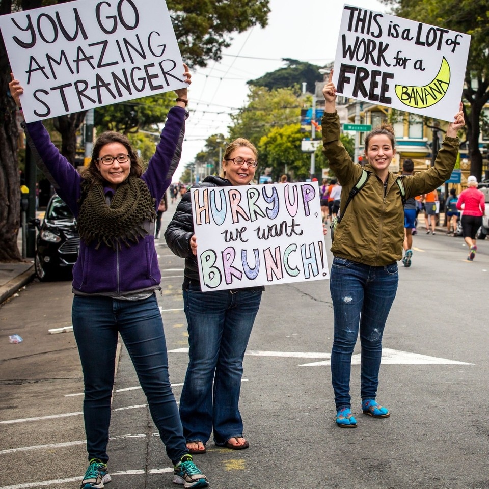theSFmarathon's tweet photo. The signs from the cheering crowd are some of our favorite things about race weekend! What's the best sign you've seen at any race? Drop it below! ⬇️
#runnersworld #marathonrunnerintraining #runnersweekend #sfmarathontraining #marathonweekend #45thfinishline #sfmarathon https://t.co/rVZoWheBnE