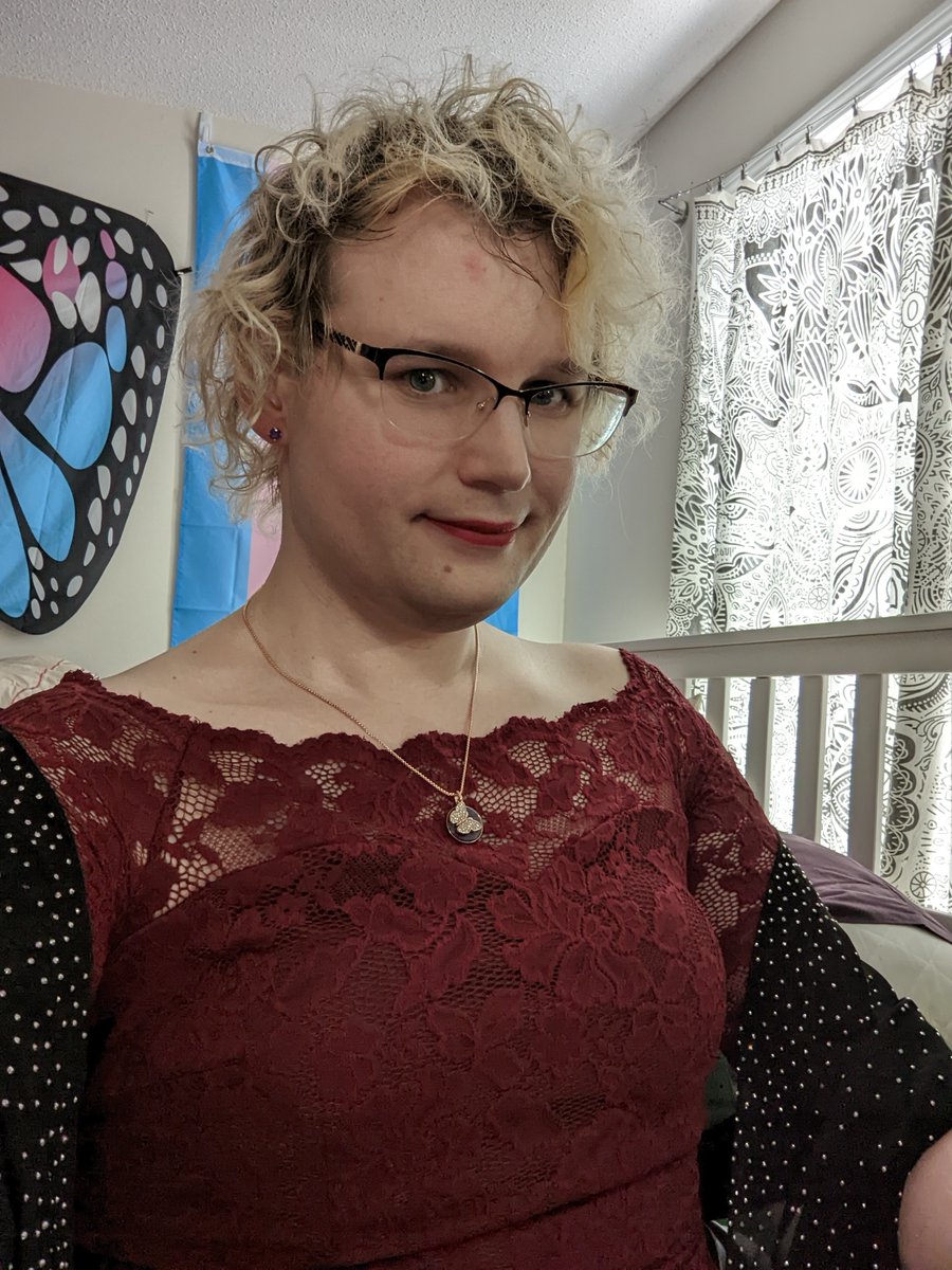 Ms_RiverRose's tweet photo. I don't post often, but im super excited about my new dress for an upcoming wedding!! https://t.co/IfieZD03rR