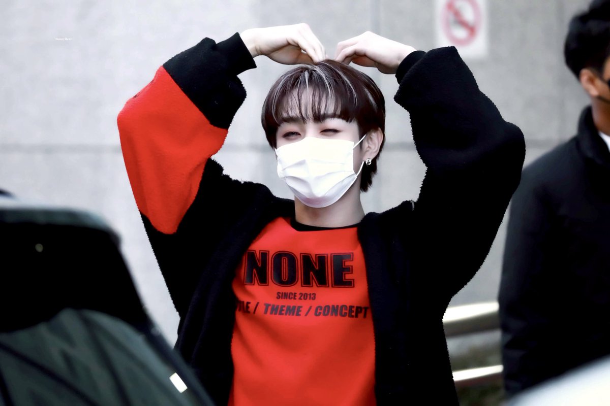 BunnyHeart_0607's tweet photo. 220128 뮤뱅 퇴근

윙크 잘해써ღ
#트렌드지 #TRENDZ #하빛 #HAVIT https://t.co/3lG0dCxEaV