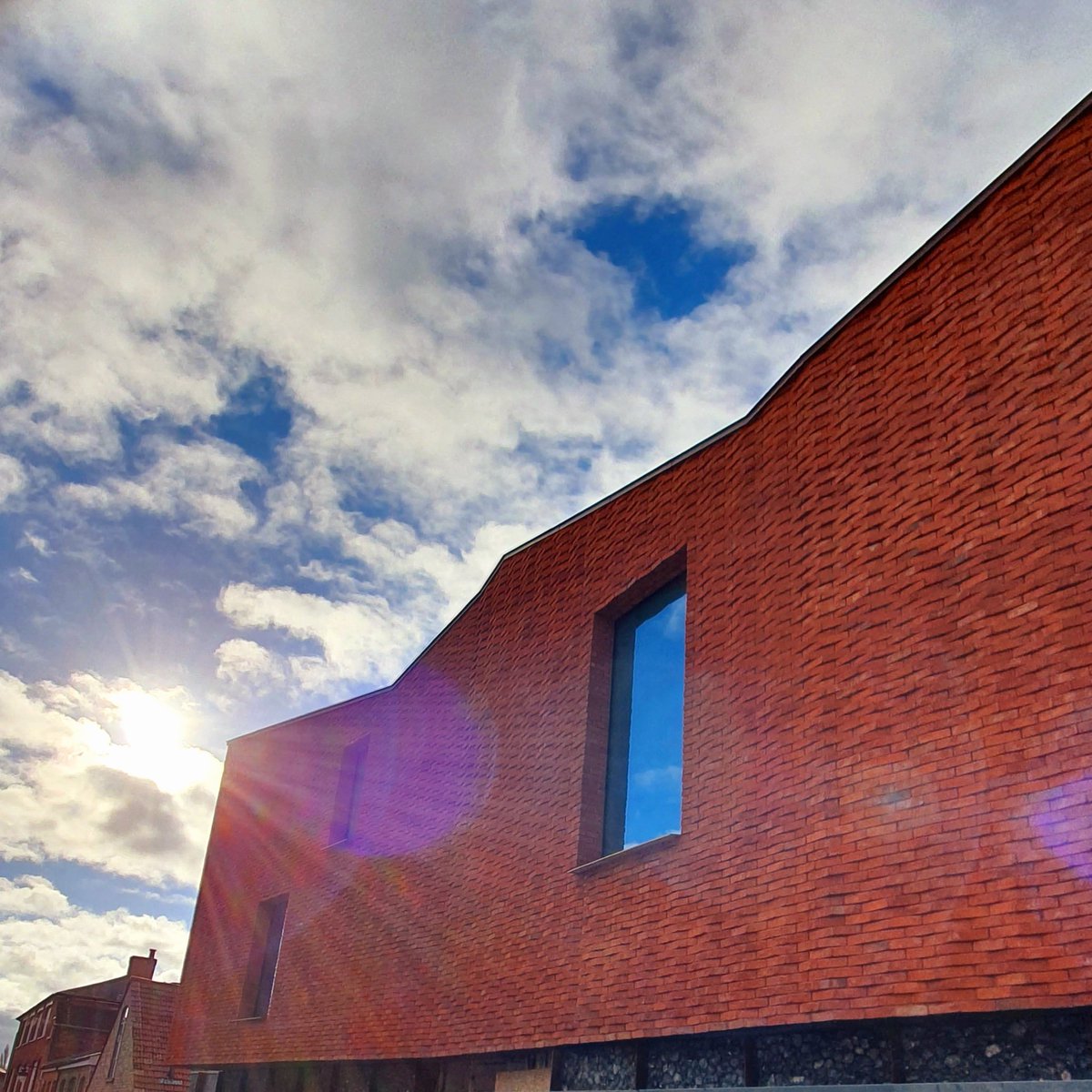 Fab <a href="/GH_Sudbury/">Gainsborough's House</a> giving a cheeky flash of knapped flint work in the winter sun today.  Can't wait for the hoardings to come down <a href="/BillsDirector/">Mark Bills MBE</a> ! #gainsborough #architecture #heritagefund