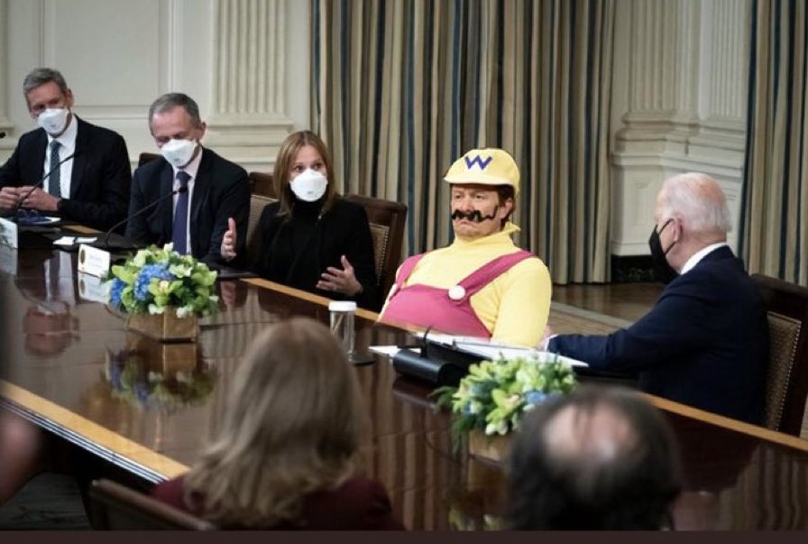 teslaownersSV's tweet image. .@elonmusk In the White House finally with @POTUS 🤪