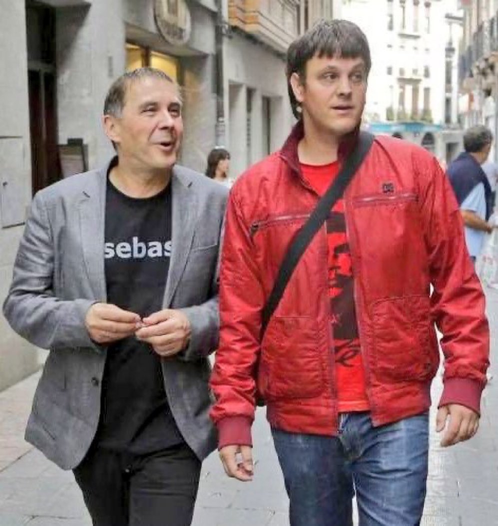 JOSEMANUELSOTO1's tweet photo. Muchos con la misma edad de este chaval no pueden pasear con sus padres porque los mató ETA… https://t.co/pGugOG7Vv3