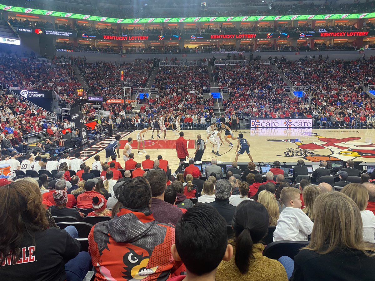 MrCathey21's tweet photo. Had a blast at the UofL vs. Duke game! Now it’s time to go and watch Male vs. Ballard Round 2! What an excellent weekend for some Basketball 🏀 

Thanks @EducatorHill for the tickets‼️

#Energy #DemDevils #AndDemDawgs #BasketballFlow https://t.co/CAKRfHqDfA