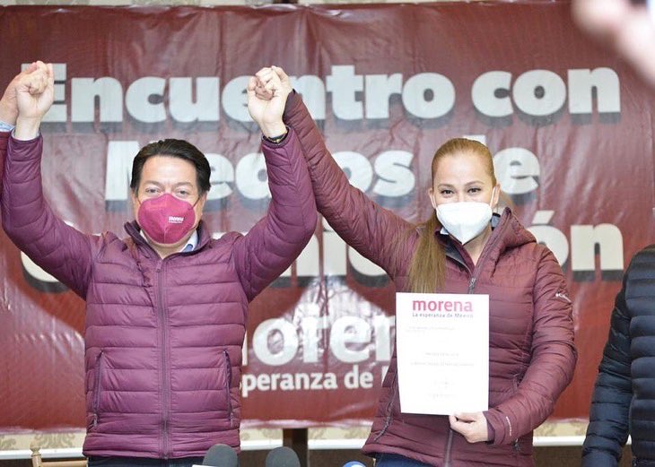 MarinaVitela_'s tweet photo. Me honra recibir por parte de @mario_delgado la Constancia como precandidata única a la gubernatura del estado de Durango en donde hombres y mujeres trabajaremos por la transformación que muy pronto llegará a #Durango

#EselTiempordelasMujeres
#MorenaDurango https://t.co/7VIoJ7QhaM