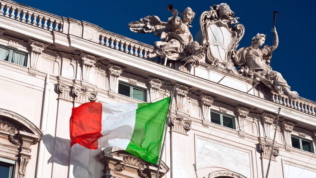 Auguri Presidente Mattarella. Auguri Italia.
Ma la politica è scelta, è prendere con coraggio decisioni spesso difficili, schierarsi. Oggi buona parte della politica si è mostrata pavida e ha scelto di non scegliere, si è nascosta. Domani sia il popolo ad eleggere il Presidente.