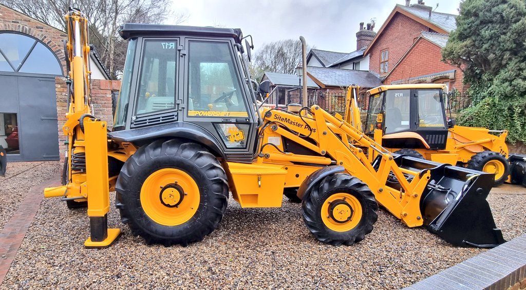 Scotty2681's tweet photo. Brilliant day out at #Retrojcb thanks to @RBuntonLtd for putting on the event. Thanks also to @jimbo_clarke for driving and @gazzGMF for the company and lunch. https://t.co/r3sZonNs6L