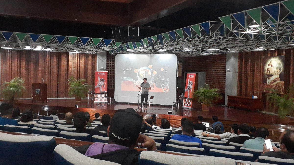 Jariangelhdz's tweet photo. Me encanta el humor y el léxico sencillo que usan los ponentes de hoy para  hacernos entender la mayor cantidad de información.
#CaracasBitcoinExperience #Criptominerca https://t.co/REV4pXvcCM