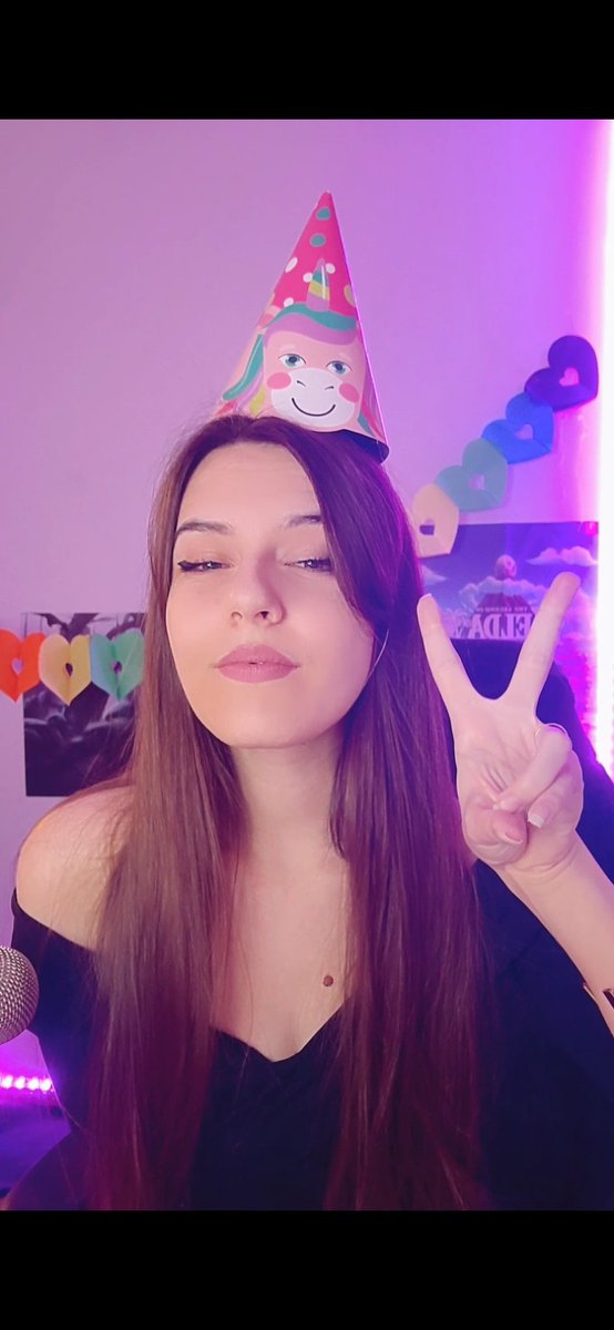 Wsh tranquille c'est l'anniv 
Twitch.tv/yamaat