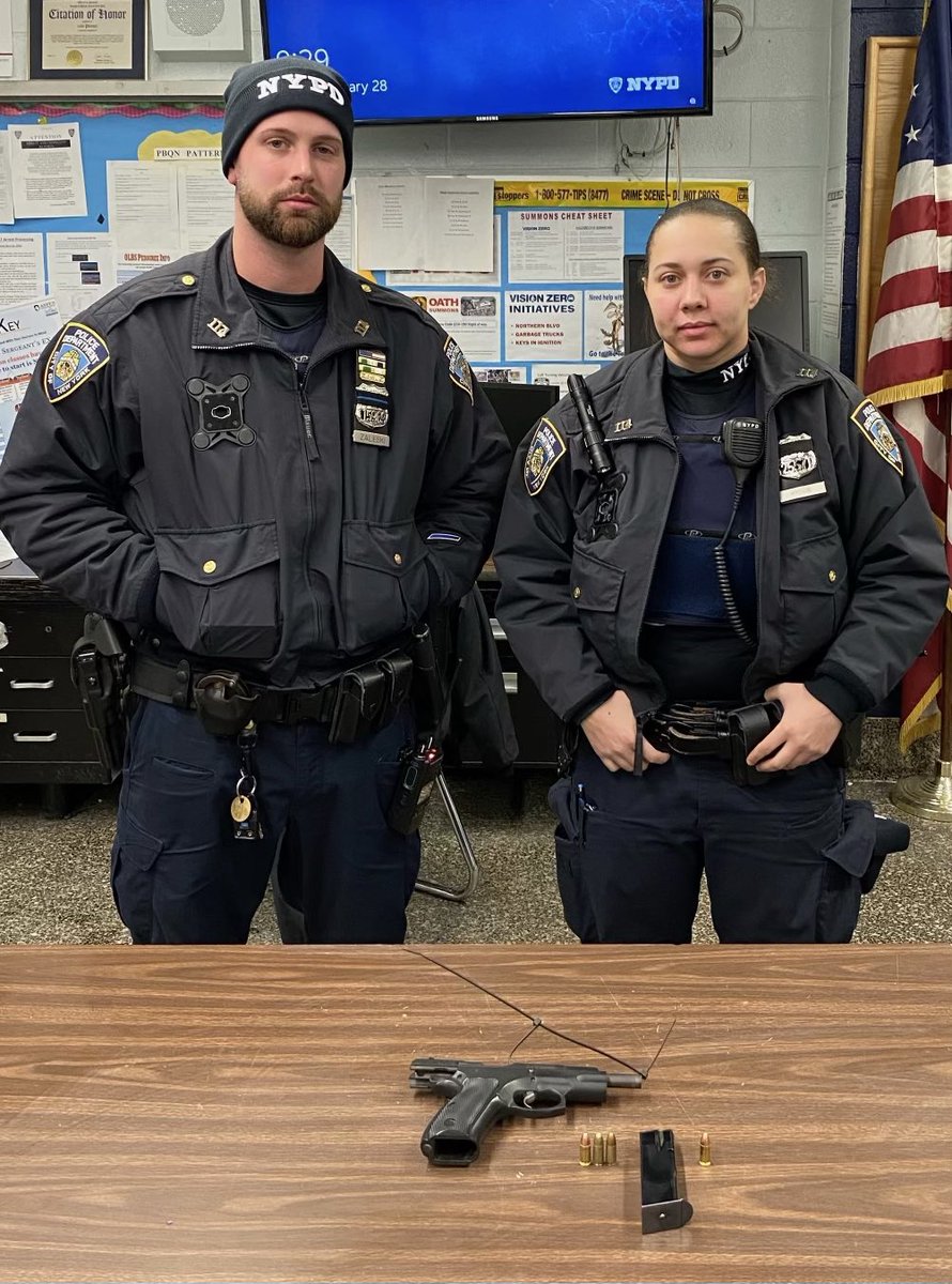NYPD114Pct's tweet photo. Another gun off the streets of #Astoria!!!! Last night PO Zaleski &amp; PO Hyson recovered this illegal firearm in the vicinity of the Queensbridge Houses. #onelessgun @NYPDChiefOfDept @NYPDChiefPatrol @NYPDQueensNorth https://t.co/Jj4Cx8H3yg
