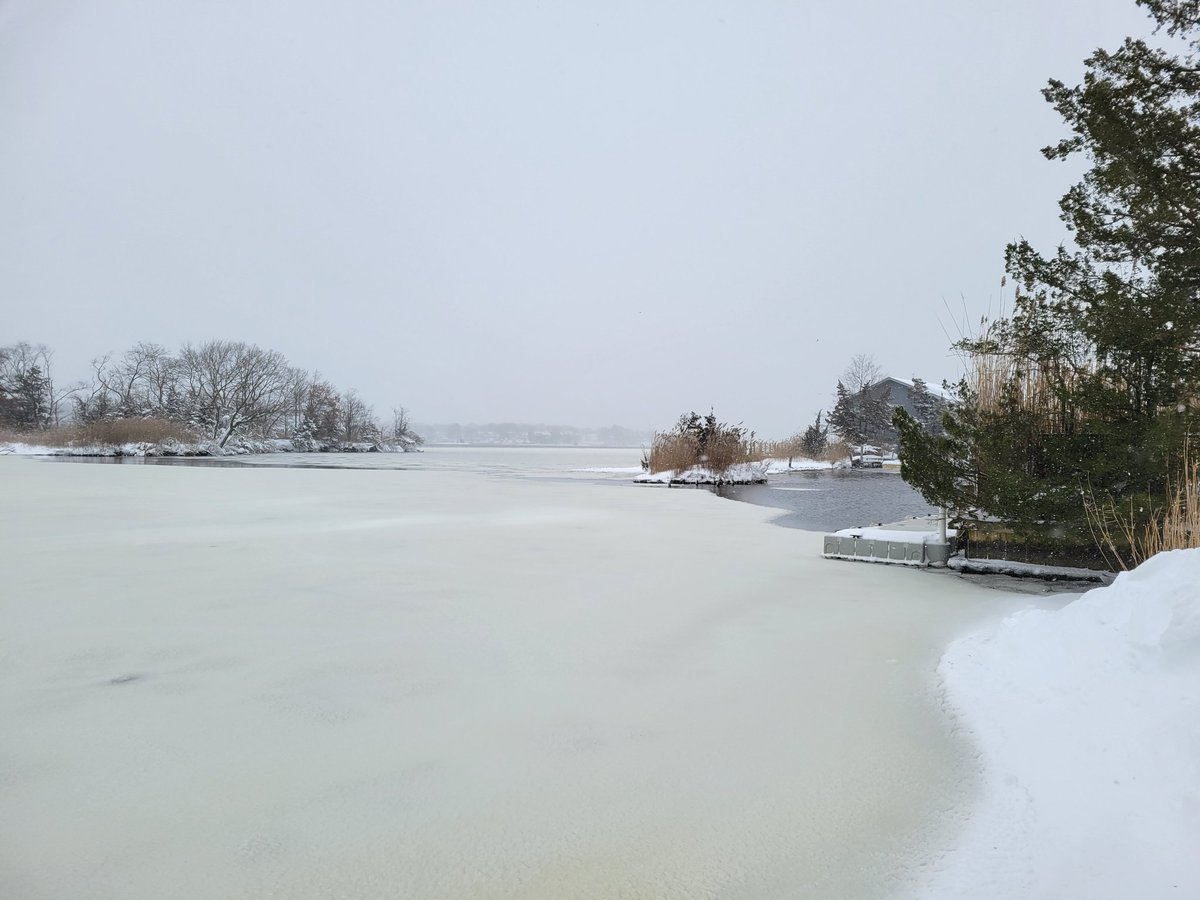 ragingweather's tweet photo. @JimCantore Toms River snow drifts along the river and bay https://t.co/iU8pfqlngB