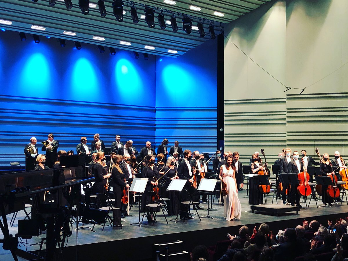 Formidable <a href="/PetrovaLiya/">Liya Petrova</a> violoniste !!avec Mihhail Gerts et Sinfonia Varsovia \\ Beethoven Concerto pour violon et orchestre en ré majeur opus 61 #FJN2022 #nantes