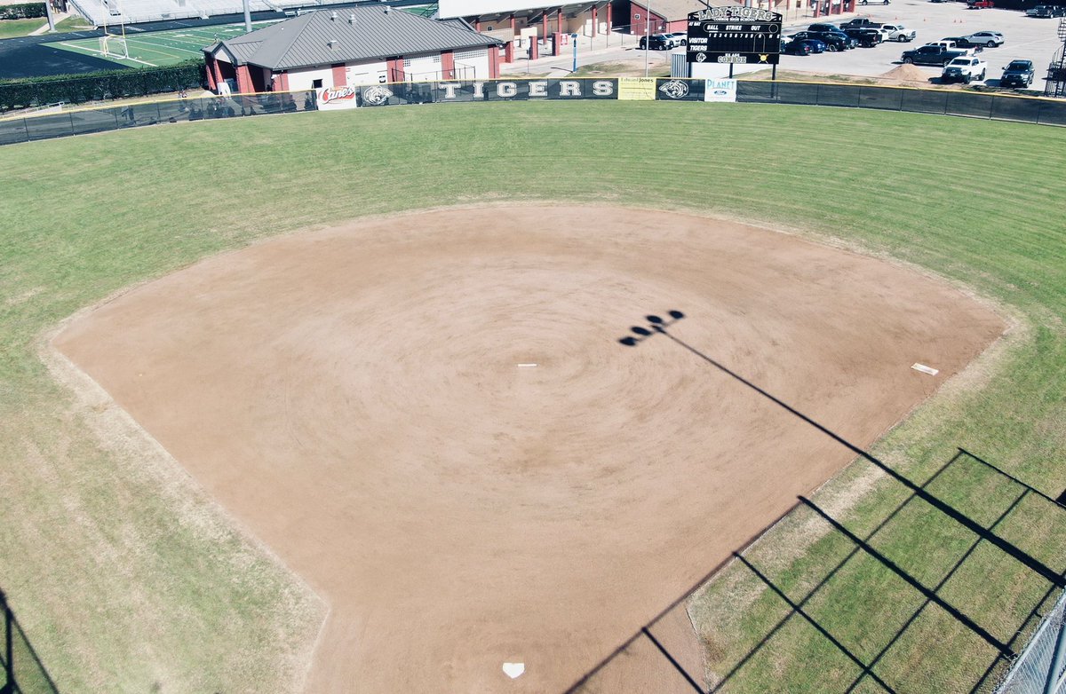 CONROESOFTBALL's tweet photo. What a great time we had today! Huge THANK YOU to parents and a SUPER PROUD of you girls!! A little practice, a little painting, a few hot dogs and a whole lot of powerwashing and the Tiger softball complex is Looking good #HHLT #SicEmTigers🐅 @Tasha_Smith78 @CoachHardeman https://t.co/XROnv5PAqh
