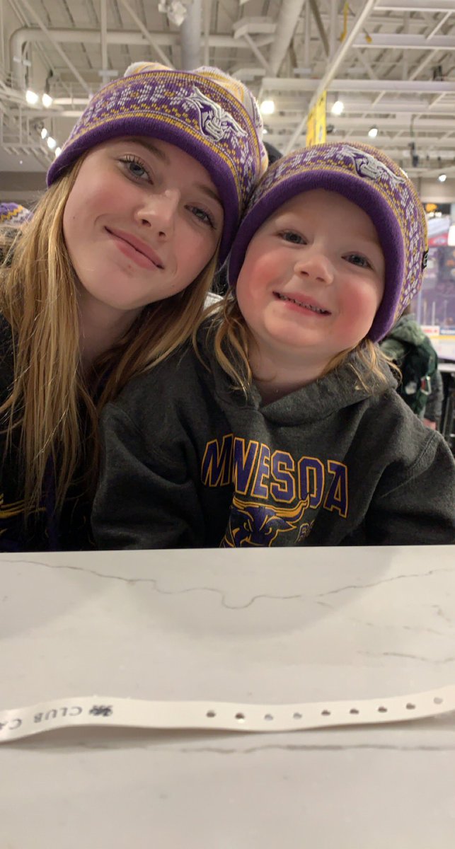 cplace27's tweet photo. 💛 Go Mavs!!! 💜 Cambria club, table 19. #GrinnellMavericks https://t.co/1WbKSEnOEg