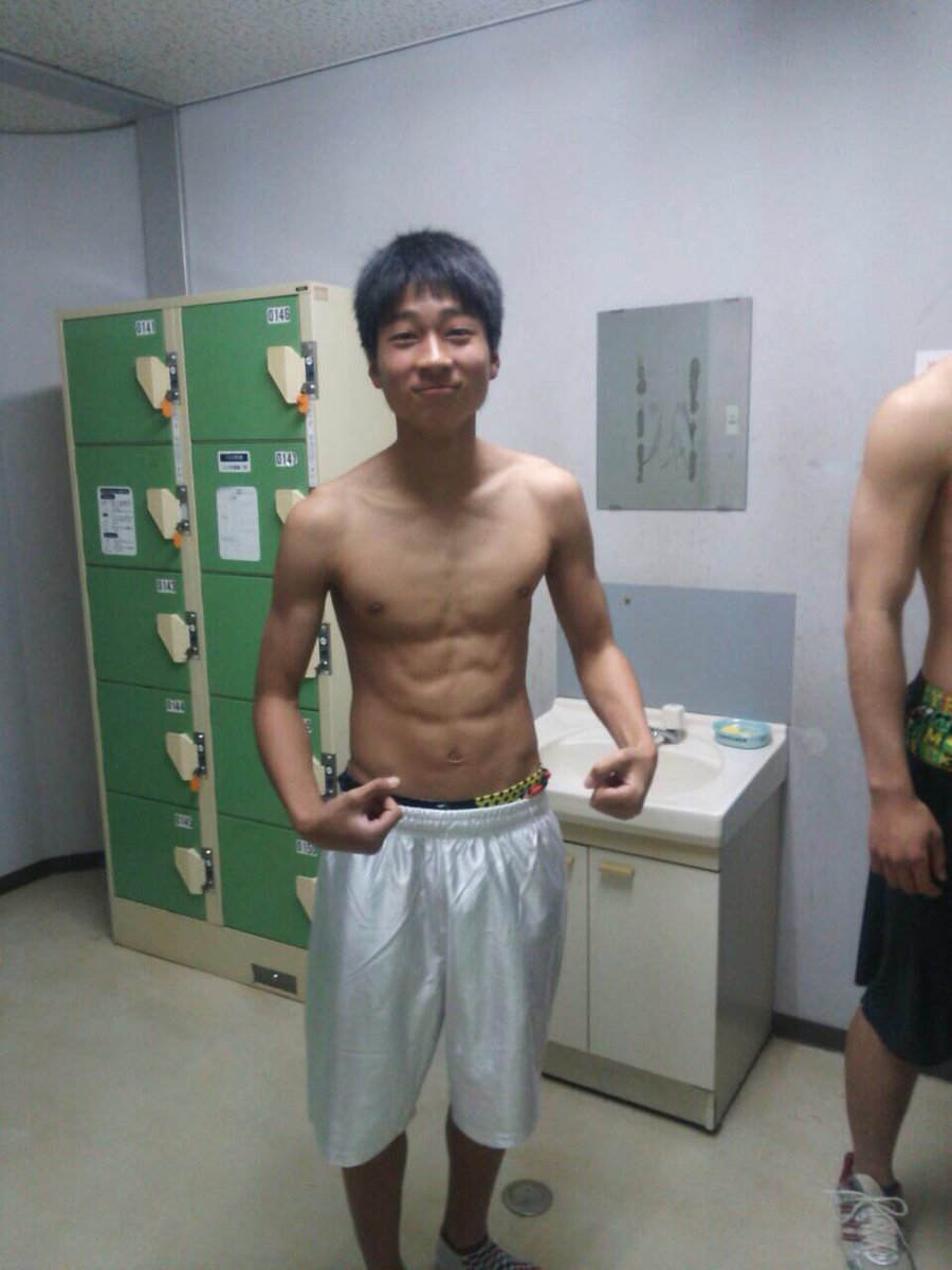 shuheee0212's tweet photo. 左が筋トレ週1、有酸素週6
右が筋トレ週6、有酸素0

ただ痩せるだけなら
👉有酸素メイン少し筋トレ

綺麗な、カッコいい身体をつくりたいなら
👉がっつり筋トレ

その人の理想の身体にもよりますが、基本的に筋トレは必要ですね https://t.co/02VVQ0tzFv
