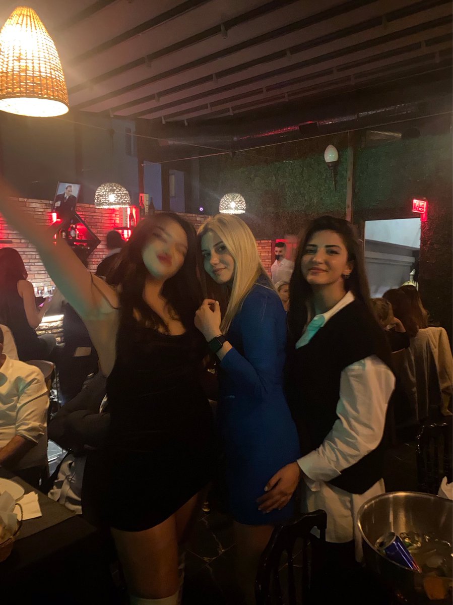 busebhdrr's tweet photo. 🐍👭 https://t.co/SwxaCdnUW4