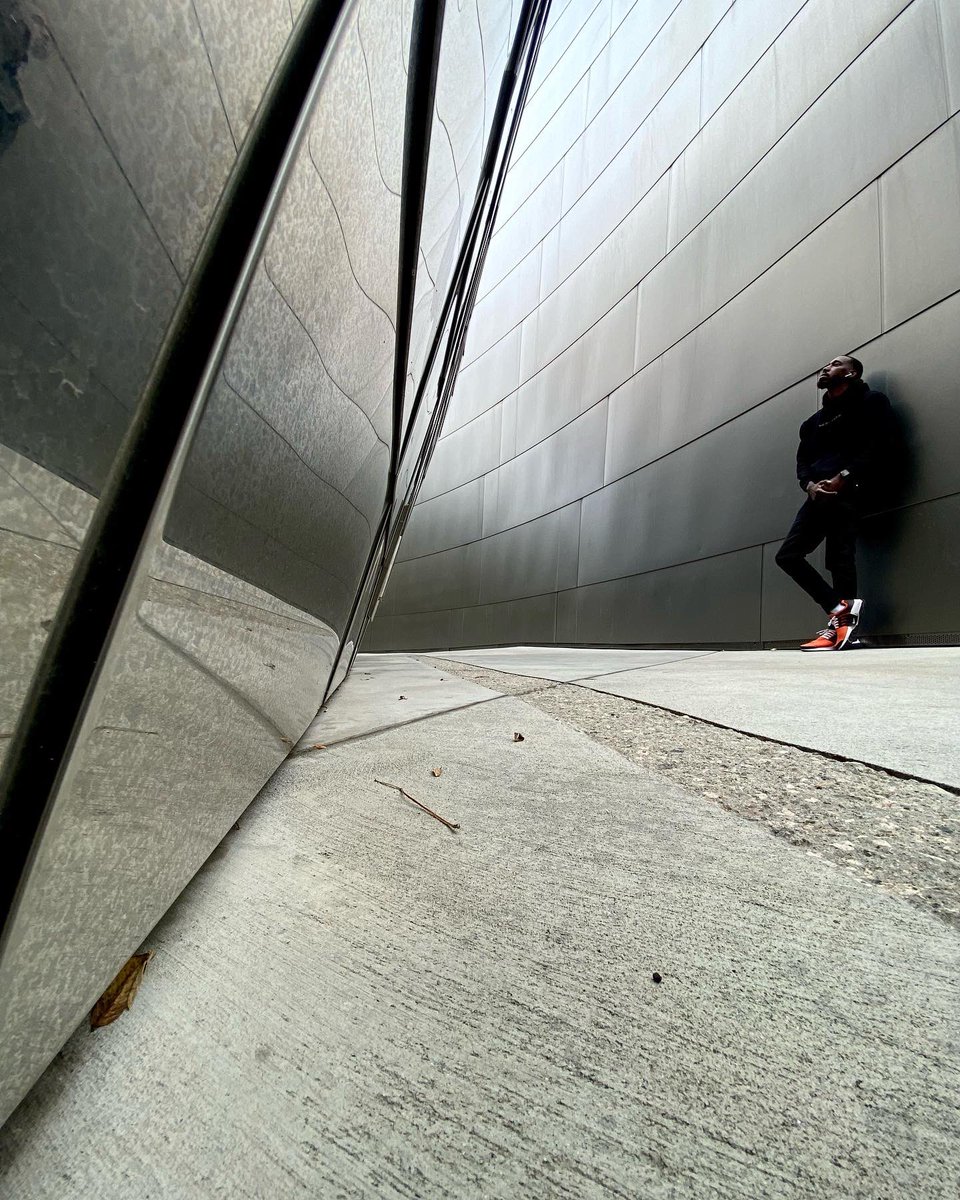 BlakeRandomAdv's tweet photo. ⚡️Walt Disney Concert Hall⚡️ #BlakeRandomAdventurez https://t.co/xZQ4IkFWap
