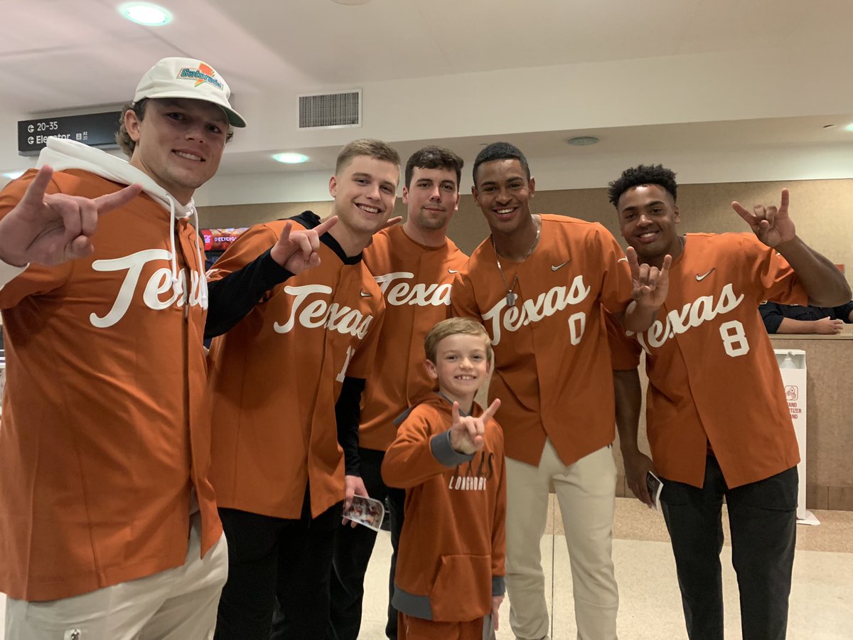 Holy SMOKES this kid could barely speak <a href="/TexasBaseball/">Texas Baseball</a> #HookEm 🤘🏼
<a href="/TFaltine/">TreyFaltine</a> <a href="/SilasArdoin4/">Silas Ardoin</a> <a href="/DouglasHodo/">Douglas Hodo III</a> <a href="/dylancamp25/">DC</a> @Mitchdaly19 THANK YALL we are freaking pumped for the season