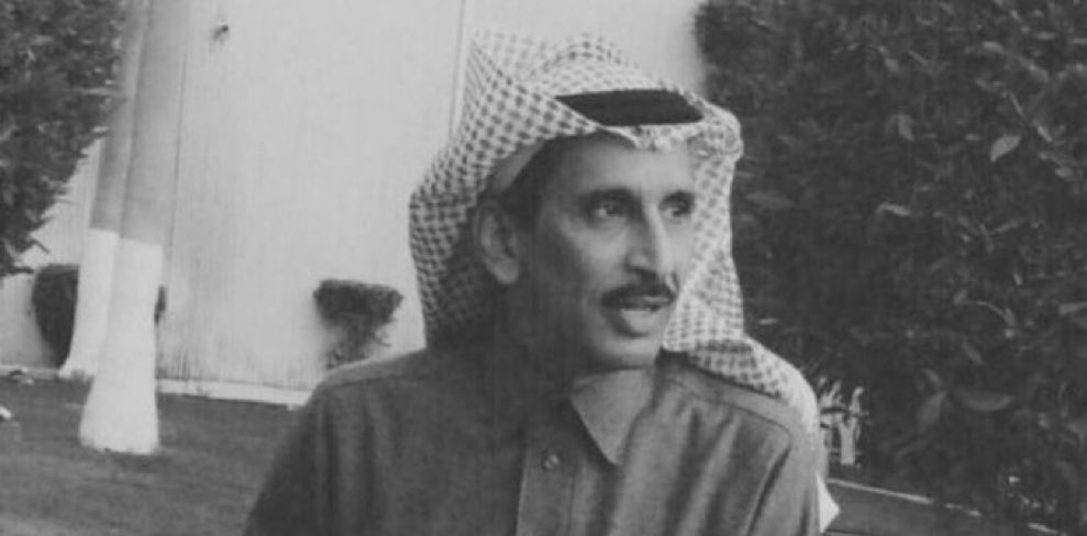 NASEER_OB's tweet photo. مدري من اللي من الثاني نفّذ صبره
لا يازمن من هو البايع من الشاري 
.
بالقلب ماتعرف العبرة من العبره
و بناظري غيمةٍ ما تمطر أسراري
.
خليت الأحزان بأقصى القلب منثبره
يا كثر كذبي على نفسي وأنا داري :( https://t.co/wDMASa8WjW