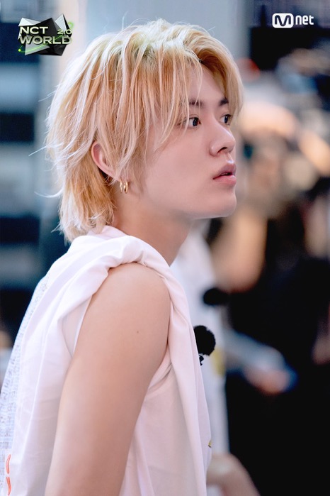 hourly yuta tweet media