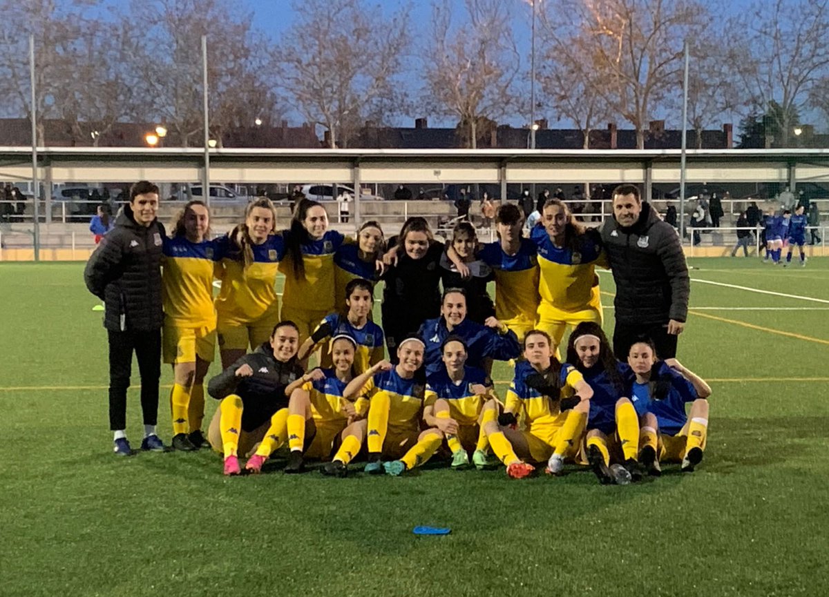ADAFutfem's tweet photo. ¡Gran tarde para nuestros equipos en Santo Domingo! 😃
⚽️ #Juvenil 🆚 @Cdfuenlabreno
Triunfo para mantener el liderato con todos sus partidos ganados 🤩

⚽️ #Senior 🆚 @juvensansefutfe
Victoria 3-1 con triplete de Noelia Grajera para seguir en el tren de cabeza 🔝

#VamosAlcor 💛 https://t.co/6PnwNxLwp3