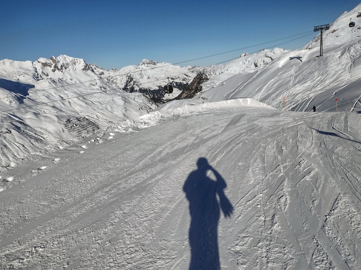 gurgeh's tweet photo. Ending a week of winter sports, parties and relaxing time in sunny 🇦🇹! https://t.co/v4GcbMDidu