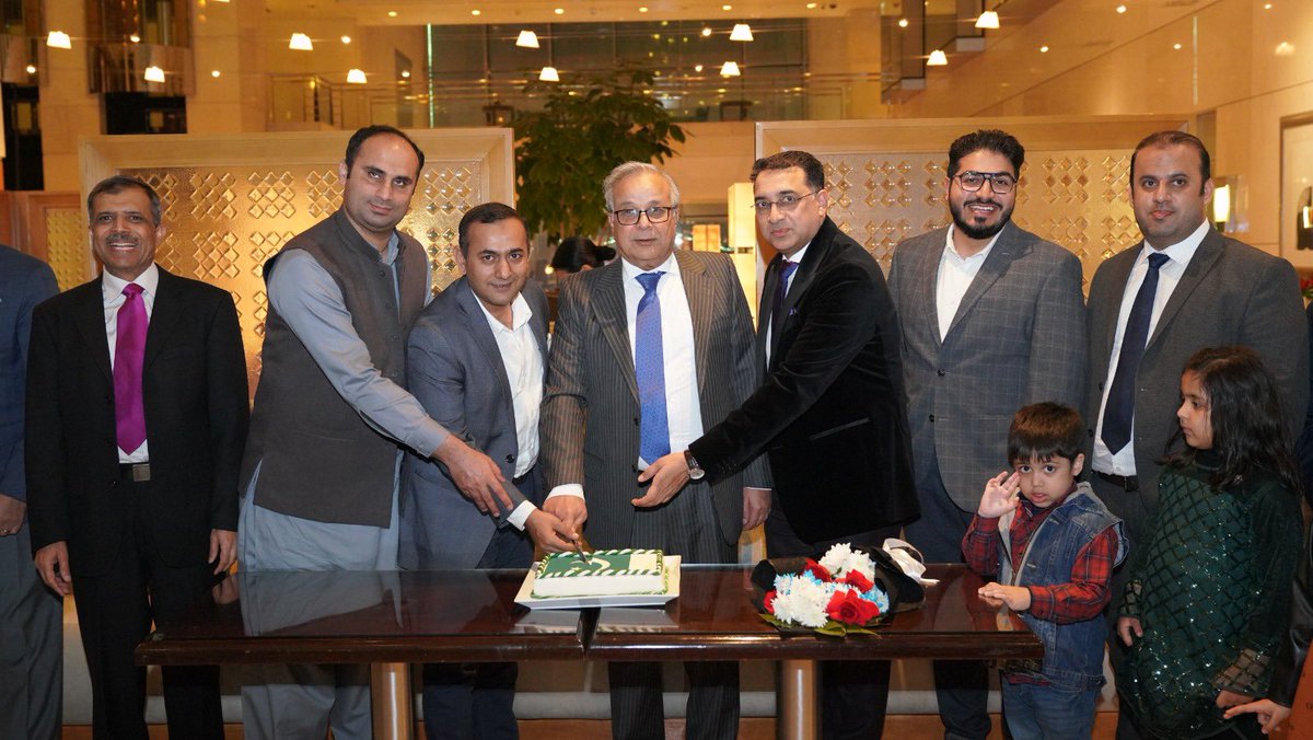 Tahirbsr's tweet photo. Farewell Dinner hosted by PBFPK in honor of His Excellency Syed Sajjad Haider the outgoing Ambassador of Pakistan after completion of his very successful tenure in the State of Kuwait. @SajjadDiplomat https://t.co/wyWrll3LpO