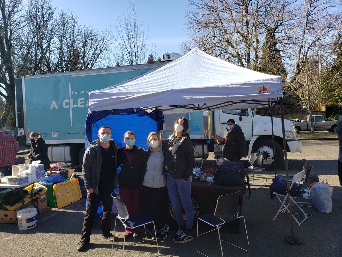 dekebridges's tweet photo. A busy Saturday at the weekly
community event sponsored
by All Saints Church on SE Woodstock, helping people
in need.
- bagged hot meal, coffee
- hygiene products
- food boxes
Best of all, return of...
- 4 bay shower truck
- nursing students checking vitals
#Portland #Oregon https://t.co/fer5G0RRu0
