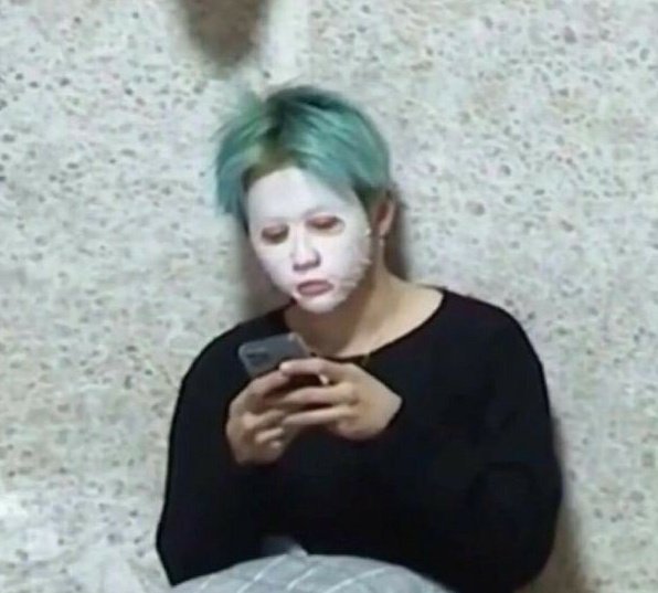 OLIMPIAESMERAL2's tweet photo. Yo viendo en mi teléfono como algunas adel no votaron t1419 ni que se los pidió con mucho amor los tecas en fin la ipocrecia 😑 https://t.co/IetzgH2W3A