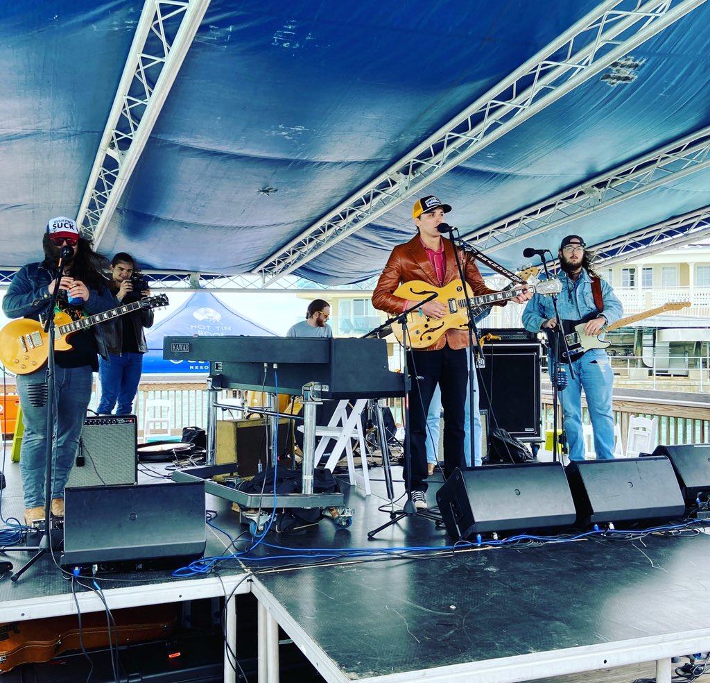 It may be chilly & windy but the @RedClayStrays are bringing the heat over on #SunsetPier at @Mile0Fest! #RedDirtNC