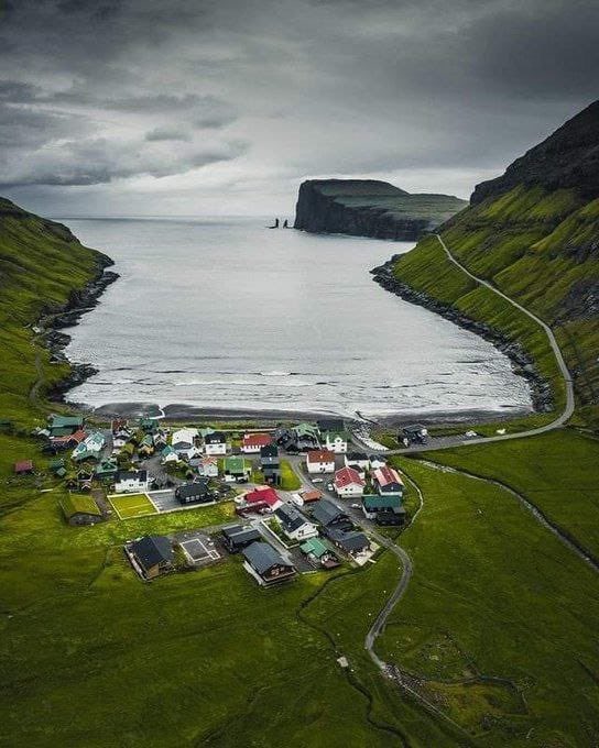 Кому принадлежат фарерские острова. Гасадалур, Фарерские острова. Тьёрнувик Фарерские острова деревня. Гьогв Фарерские острова. Саннур Фарерские острова.