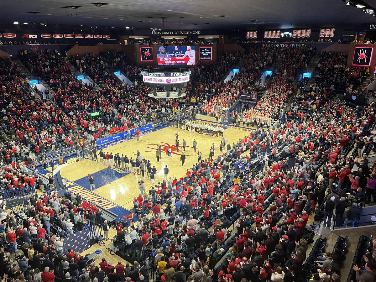 C_Schaefer13's tweet photo. Different kind of energy tonight. #GoSpiders #BeatVCU  #OneRichmond https://t.co/vIBOLFIKsO
