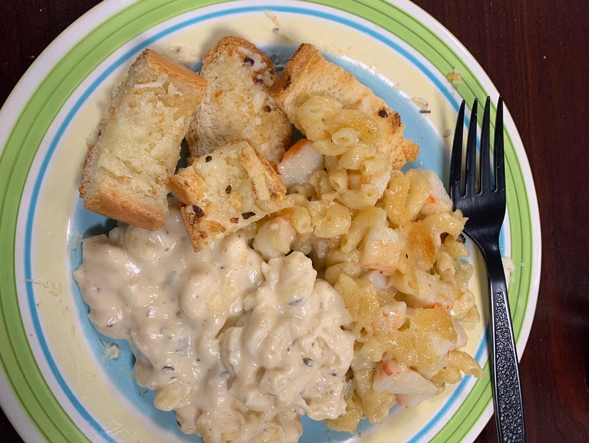 StratfordEMS1's tweet photo. Today SEMS crews and leadership worked hard to keep Stratford safe during the storm. They did have a brief lull in the action to come together in solidarity to enjoy home made Lobster Mac & Cheese made by the crews. Stay Safe Stratford #sems #stratfordems #svemsa #semstec https://t.co/VdYuxFj2yf