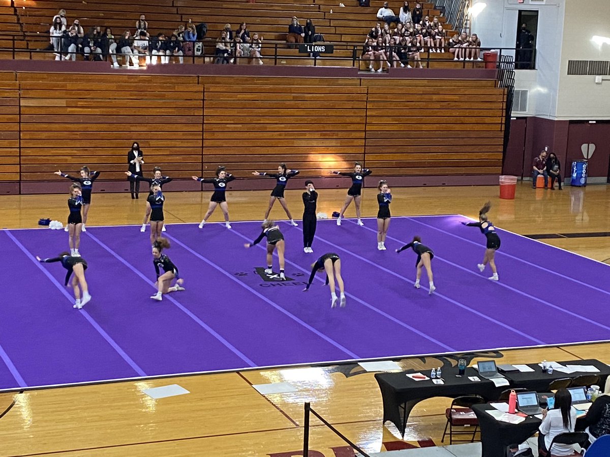 GHS_ILathletics's tweet photo. @IHSA_IL Sectionals @GenevaCheer Great Job! https://t.co/w0Mr6kK8rZ