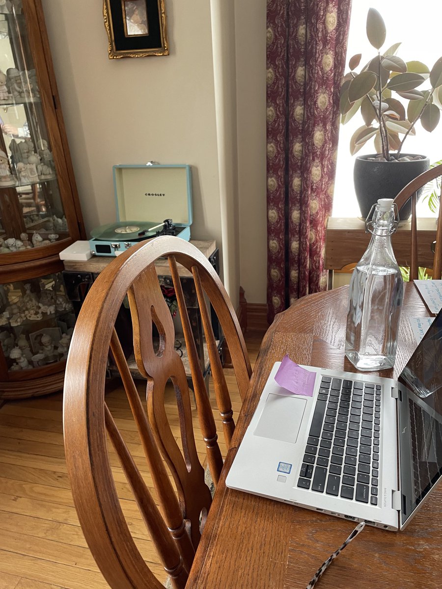 changingscripts's tweet photo. Setting the mood so I can #write my next article! Nothing like the old vinyls!😉#writing #sharingmyvoice #hopingtoinspire #mindful #positveenergy #positivethinking #mindset https://t.co/Ja0xrIAxs5