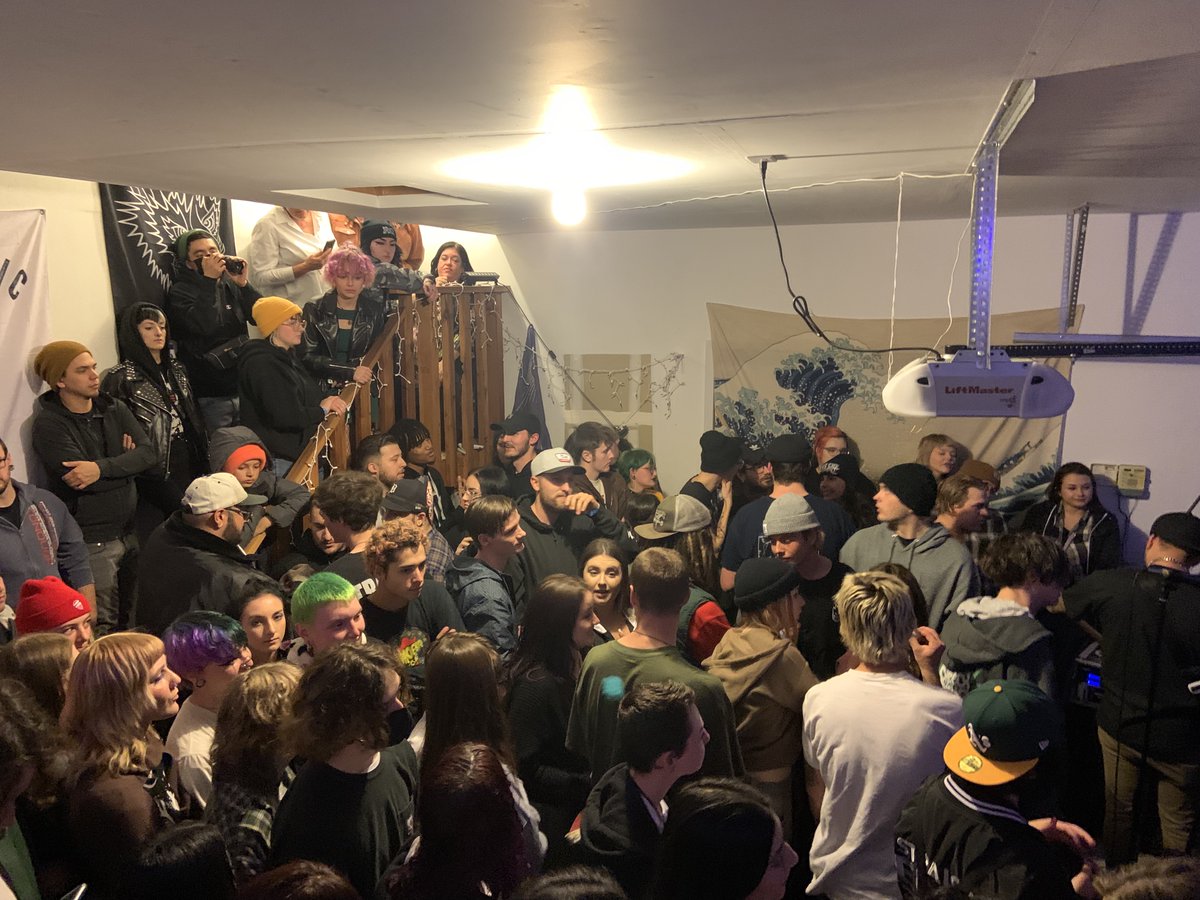 OurTownReno's tweet photo. #keeprenorad #keeprenogritty photos by @JadenUrban who also made the video in our earlier post of cops arriving at the recent @blindfortunenv garage show in #Reno which "made use of their time" before https://t.co/LXb3CCmzP3