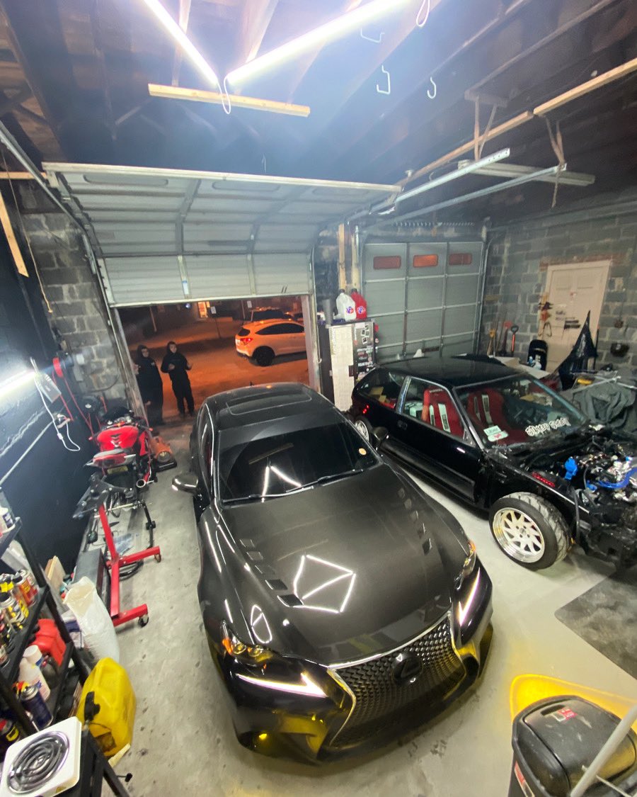 Bad_Dan_'s tweet photo. Garage vibes https://t.co/bFHsCQTZaE