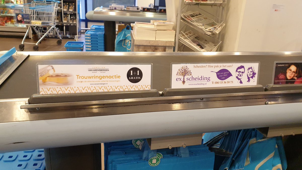 In de AH in Gennep kunnen lokale ondernemers reclame maken op beurtbalkjes. Met deze onfortuinlijke combinatie als gevolg.